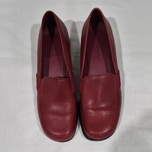 Jessica Women's Slip-On Loafers in Burgundy